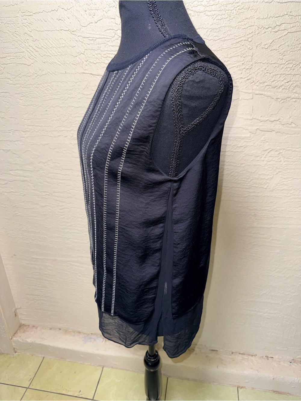 Vince S Black Contrast Ladder Stitch Tank Blouse Quiet Luxury Minimalist - Picture 5 of 8
